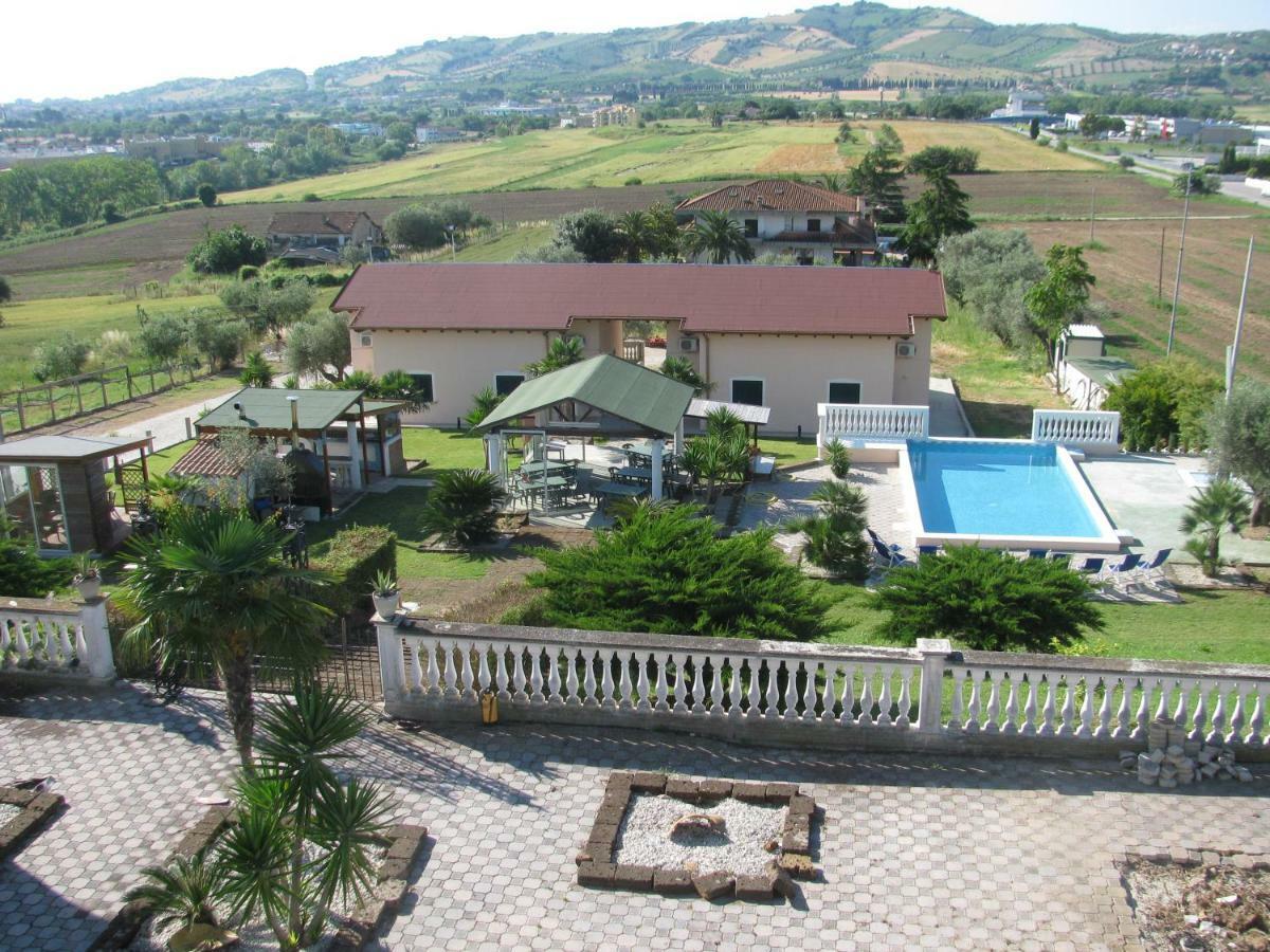 Residence Il Villaggio Del Re Corropoli Екстериор снимка